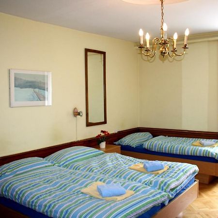 Hotel Jenatsch Парпан Екстериор снимка
