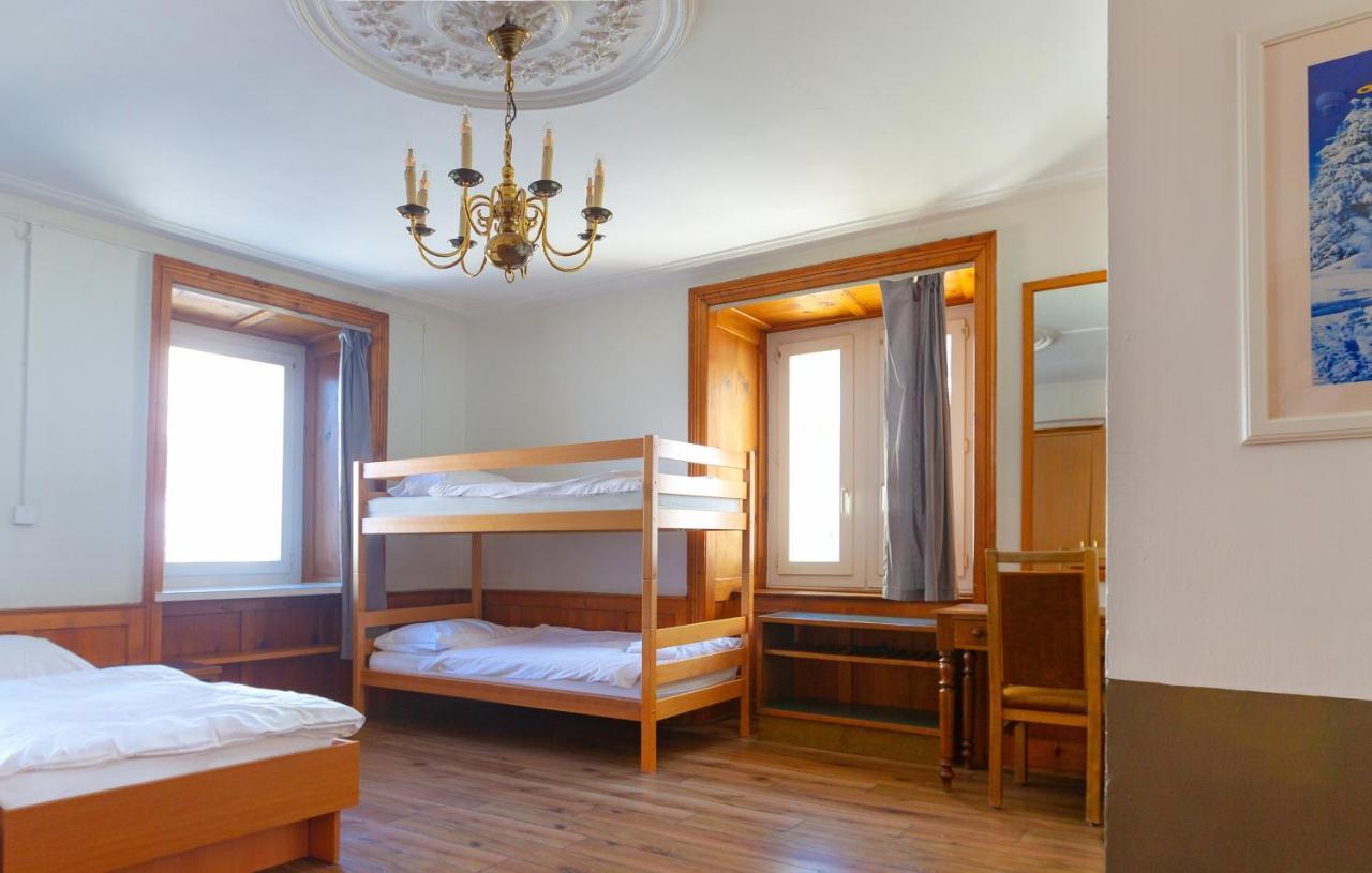 Hotel Jenatsch Парпан Екстериор снимка