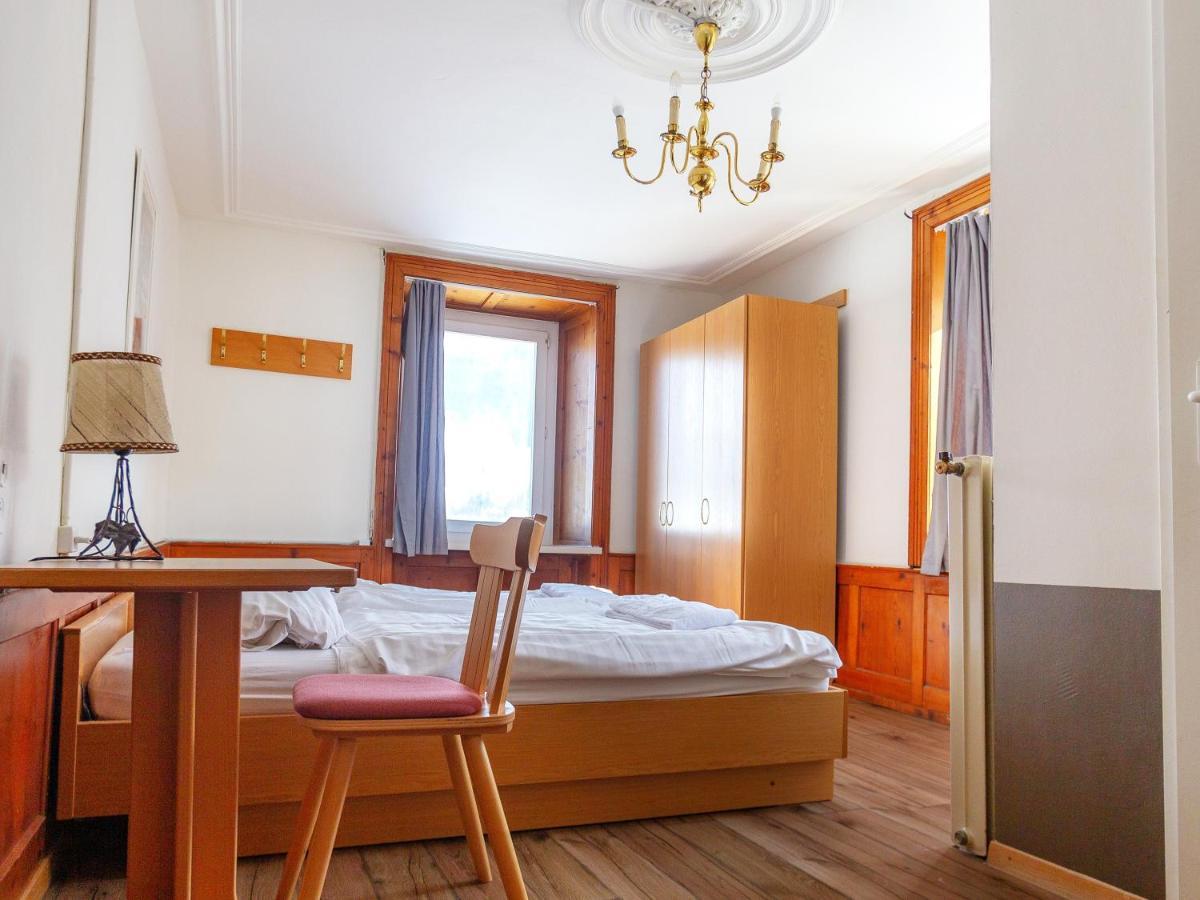 Hotel Jenatsch Парпан Екстериор снимка