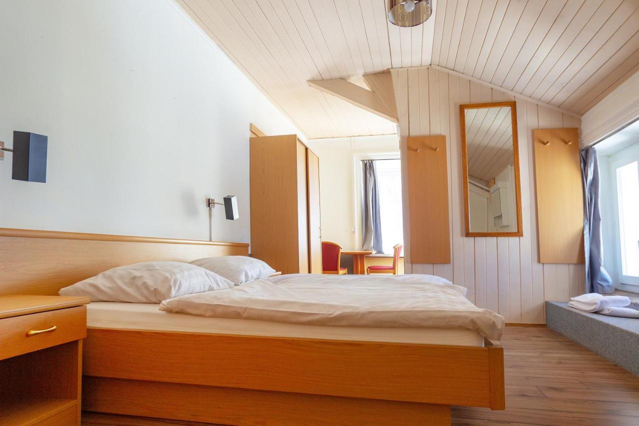 Hotel Jenatsch Парпан Екстериор снимка